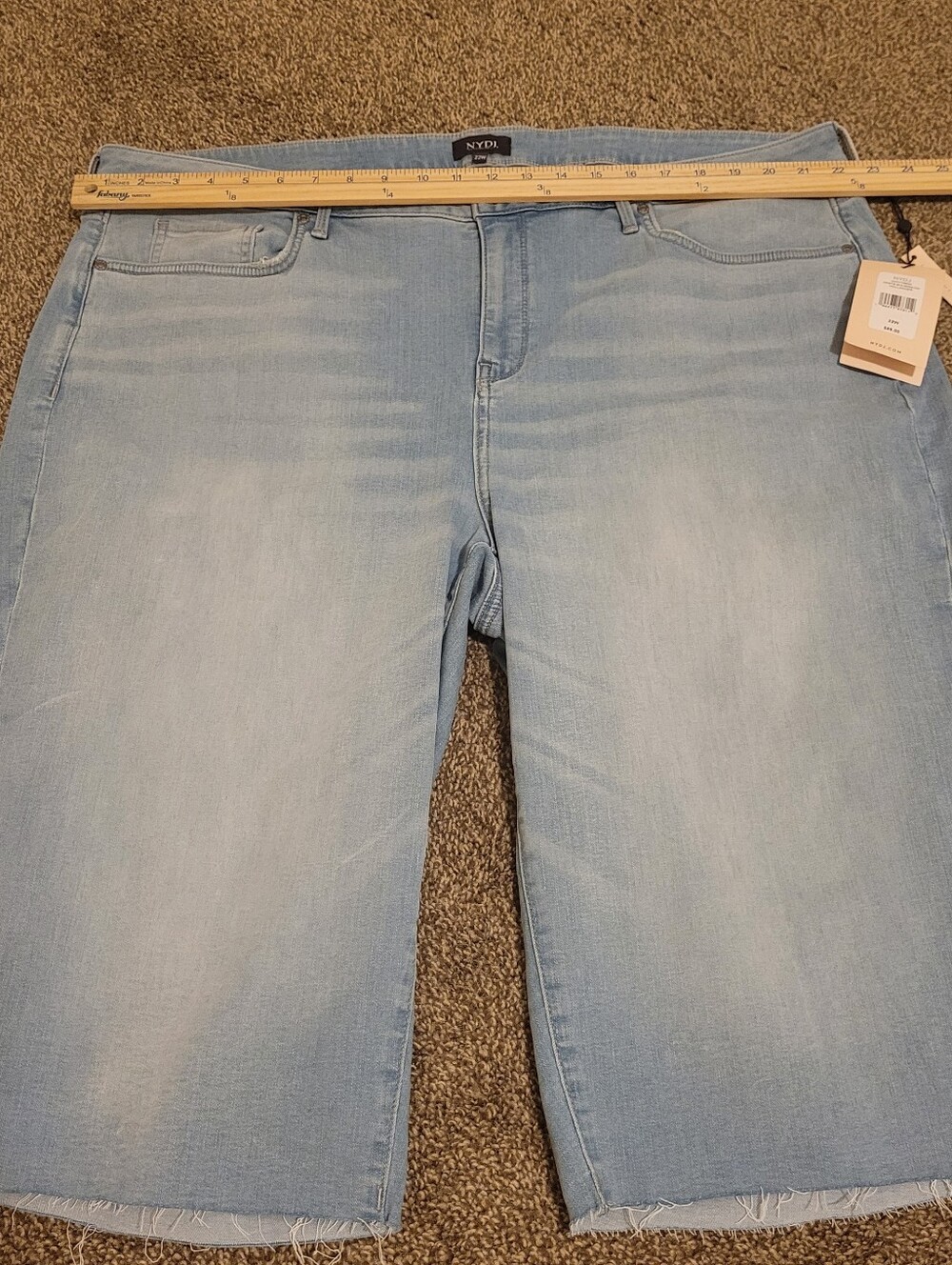 NYDJ Kristie 80 Burmuda Short Jeans Hollader Size 22W Lightwashed Raw Hem